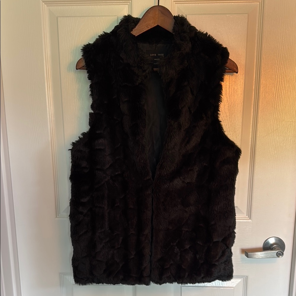 Love Tree Cozy Black Faux Fur Vest